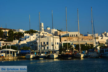 Adamas Milos | Cycladen Griekenland | Foto 71 - Foto van https://www.grieksegids.nl/fotos/milos/adamas/normaal/adamas-071.jpg