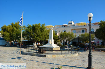 Adamas Milos | Cycladen Griekenland | Foto 112 - Foto van https://www.grieksegids.nl/fotos/milos/adamas/normaal/adamas-112.jpg