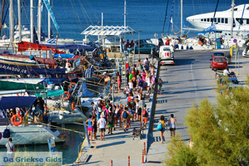 Adamas Milos | Cycladen Griekenland | Foto 116 - Foto van https://www.grieksegids.nl/fotos/milos/adamas/normaal/adamas-116.jpg