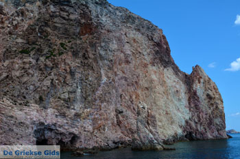 Agia Kyriaki Milos | Cycladen Griekenland | Foto 1 - Foto van https://www.grieksegids.nl/fotos/milos/normaal/agia-kyriaki-milos-001.jpg