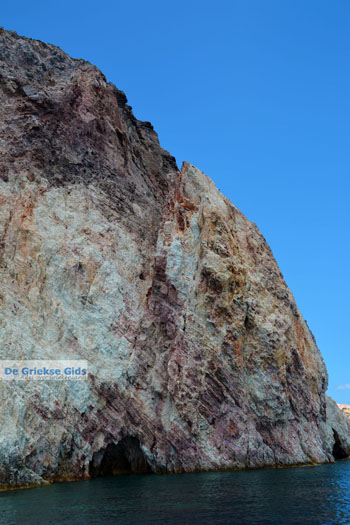 Agia Kyriaki Milos | Cycladen Griekenland | Foto 3 - Foto van https://www.grieksegids.nl/fotos/milos/normaal/agia-kyriaki-milos-003.jpg