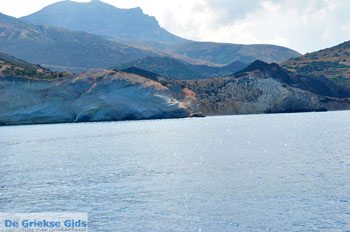 Agios Ioannis Milos | Cycladen Griekenland | Foto 32 - Foto van https://www.grieksegids.nl/fotos/milos/normaal/agios-ioannis-siderianos-001.jpg