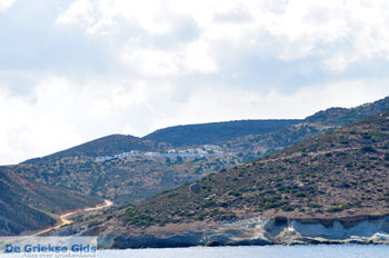 Agios Ioannis Milos | Cycladen Griekenland | Foto 44 - Foto van https://www.grieksegids.nl/fotos/milos/normaal/agios-ioannis-siderianos-013.jpg