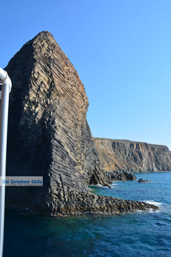 Kaap Kalogeros Milos | Cycladen Griekenland | Foto 2 - Foto van https://www.grieksegids.nl/fotos/milos/normaal/cape-kalogeros-milos-002.jpg