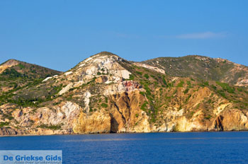 Kaap Vani Milos | Cycladen Griekenland | Foto 1 - Foto van https://www.grieksegids.nl/fotos/milos/normaal/cape-vani-milos-001.jpg