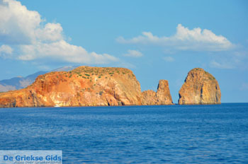Kaap Vani Milos | Cycladen Griekenland | Foto 2 - Foto van https://www.grieksegids.nl/fotos/milos/normaal/cape-vani-milos-002.jpg