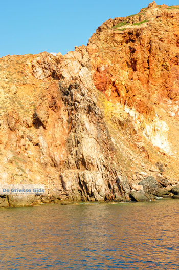 Kaap Vani Milos | Cycladen Griekenland | Foto 8 - Foto van https://www.grieksegids.nl/fotos/milos/normaal/cape-vani-milos-008.jpg