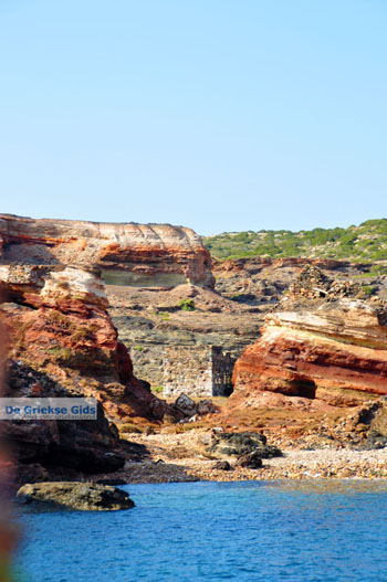 Kaap Vani Milos | Cycladen Griekenland | Foto 12 - Foto van https://www.grieksegids.nl/fotos/milos/normaal/cape-vani-milos-012.jpg