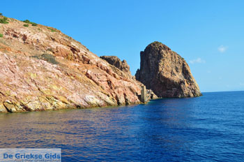 Kaap Vani Milos | Cycladen Griekenland | Foto 15 - Foto van https://www.grieksegids.nl/fotos/milos/normaal/cape-vani-milos-015.jpg