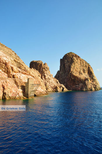 Kaap Vani Milos | Cycladen Griekenland | Foto 20 - Foto van https://www.grieksegids.nl/fotos/milos/normaal/cape-vani-milos-020.jpg