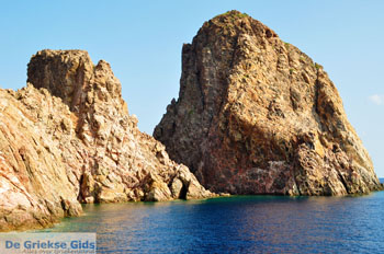 Kaap Vani Milos | Cycladen Griekenland | Foto 22 - Foto van https://www.grieksegids.nl/fotos/milos/normaal/cape-vani-milos-022.jpg