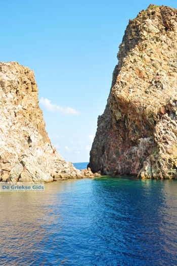 Kaap Vani Milos | Cycladen Griekenland | Foto 27 - Foto van https://www.grieksegids.nl/fotos/milos/normaal/cape-vani-milos-027.jpg
