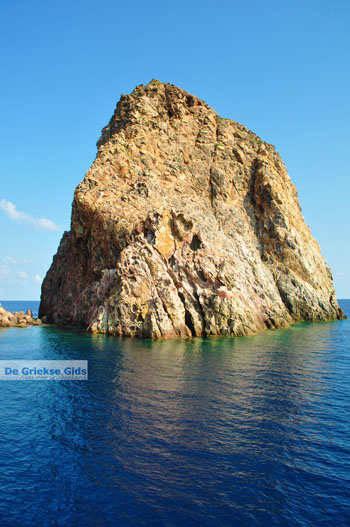 Kaap Vani Milos | Cycladen Griekenland | Foto 29 - Foto van https://www.grieksegids.nl/fotos/milos/normaal/cape-vani-milos-029.jpg