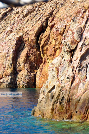 Kaap Vani Milos | Cycladen Griekenland | Foto 34 - Foto van https://www.grieksegids.nl/fotos/milos/normaal/cape-vani-milos-034.jpg