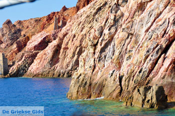 Kaap Vani Milos | Cycladen Griekenland | Foto 35 - Foto van https://www.grieksegids.nl/fotos/milos/normaal/cape-vani-milos-035.jpg