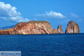 Kaap Vani Milos | Cycladen Griekenland | Foto 45 - Foto van https://www.grieksegids.nl/fotos/milos/normaal/cape-vani-milos-045.jpg