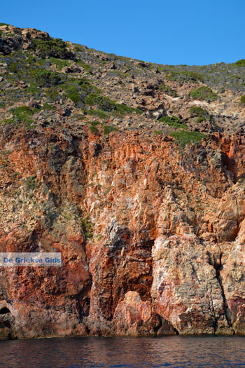 Kaap Vani Milos | Cycladen Griekenland | Foto 49 - Foto van https://www.grieksegids.nl/fotos/milos/normaal/cape-vani-milos-049.jpg