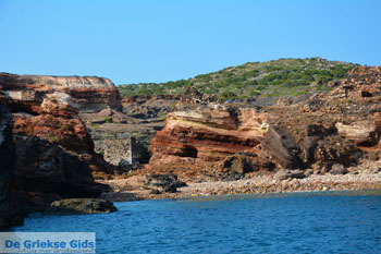 Kaap Vani Milos | Cycladen Griekenland | Foto 55 - Foto van https://www.grieksegids.nl/fotos/milos/normaal/cape-vani-milos-055.jpg