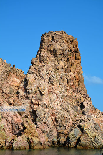 Kaap Vani Milos | Cycladen Griekenland | Foto 61 - Foto van https://www.grieksegids.nl/fotos/milos/normaal/cape-vani-milos-061.jpg