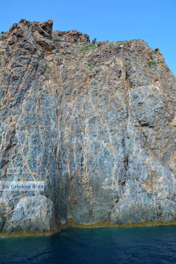 Kaap Vani Milos | Cycladen Griekenland | Foto 65 - Foto van https://www.grieksegids.nl/fotos/milos/normaal/cape-vani-milos-065.jpg