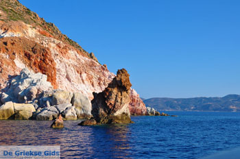 Fourkovouni Milos | Cycladen Griekenland | Foto 1 - Foto van https://www.grieksegids.nl/fotos/milos/normaal/fourkovouni-001.jpg