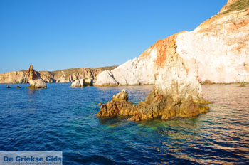 Fourkovouni Milos | Cycladen Griekenland | Foto 7 - Foto van https://www.grieksegids.nl/fotos/milos/normaal/fourkovouni-007.jpg