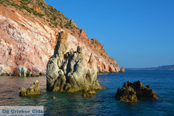 Fourkovouni Milos | Cycladen Griekenland | Foto 46 - Foto van https://www.grieksegids.nl/fotos/milos/normaal/fourkovouni-046.jpg