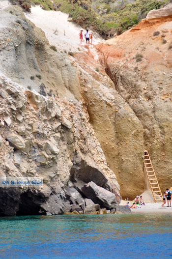 Tsigrado Milos | Cycladen Griekenland | Foto 6 - Foto van https://www.grieksegids.nl/fotos/milos/normaal/fyriplaka-tsigrado-035.jpg