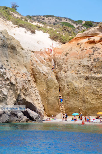 Tsigrado Milos | Cycladen Griekenland | Foto 9 - Foto van https://www.grieksegids.nl/fotos/milos/normaal/fyriplaka-tsigrado-038.jpg