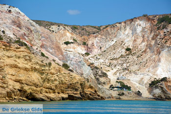 Fyriplaka Milos | Cycladen Griekenland | Foto 24 - Foto van https://www.grieksegids.nl/fotos/milos/normaal/fyriplaka-tsigrado-060.jpg