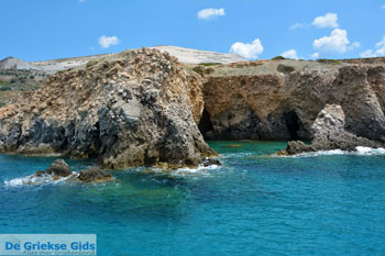 Bij Fyriplaka en Tsigrado Milos | Cycladen Griekenland | Foto 30 - Foto van https://www.grieksegids.nl/fotos/milos/normaal/fyriplaka-tsigrado-099.jpg