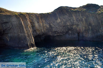 Glaronissia Milos | Cycladen Griekenland | Foto 6 - Foto van https://www.grieksegids.nl/fotos/milos/normaal/glaronissia-006.jpg