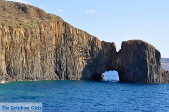 Glaronissia Milos | Cycladen Griekenland | Foto 19 - Foto van https://www.grieksegids.nl/fotos/milos/normaal/glaronissia-019.jpg
