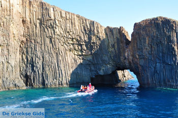 Glaronissia Milos | Cycladen Griekenland | Foto 29 - Foto van https://www.grieksegids.nl/fotos/milos/normaal/glaronissia-029.jpg