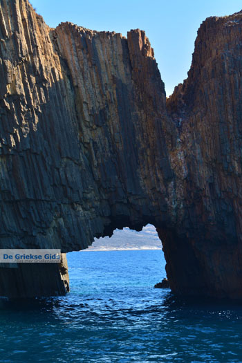 Glaronissia Milos | Cycladen Griekenland | Foto 59 - Foto van https://www.grieksegids.nl/fotos/milos/normaal/glaronissia-059.jpg