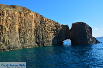 Glaronissia Milos | Cycladen Griekenland | Foto 62 - Foto van https://www.grieksegids.nl/fotos/milos/normaal/glaronissia-062.jpg