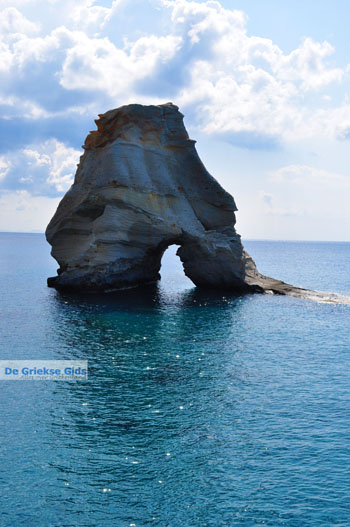Kleftiko Milos | Cycladen Griekenland | Foto 21 - Foto van https://www.grieksegids.nl/fotos/milos/normaal/kleftiko-021.jpg