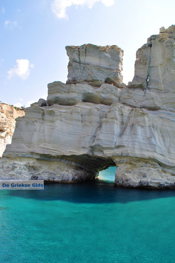 Kleftiko Milos | Cycladen Griekenland | Foto 72 - Foto van https://www.grieksegids.nl/fotos/milos/normaal/kleftiko-072.jpg