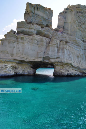 Kleftiko Milos | Cycladen Griekenland | Foto 76 - Foto van https://www.grieksegids.nl/fotos/milos/normaal/kleftiko-076.jpg