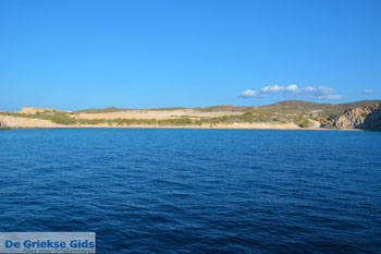 Nerodafni bij kaap Lakida Milos | Cycladen Griekenland | Foto 1 - Foto van https://www.grieksegids.nl/fotos/milos/normaal/nerodafni-cape-lakida-001.jpg