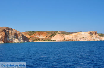 De oostkust van Milos | Cycladen Griekenland | Foto 4 - Foto van https://www.grieksegids.nl/fotos/milos/normaal/oostkust-milos-004.jpg