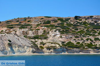 De oostkust van Milos | Cycladen Griekenland | Foto 9 - Foto van https://www.grieksegids.nl/fotos/milos/normaal/oostkust-milos-009.jpg