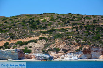 De oostkust van Milos | Cycladen Griekenland | Foto 22 - Foto van https://www.grieksegids.nl/fotos/milos/normaal/oostkust-milos-022.jpg