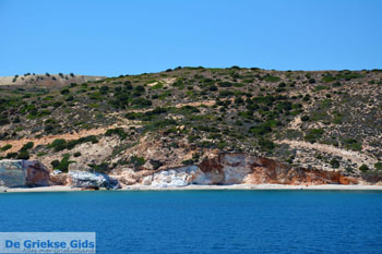 De oostkust van Milos | Cycladen Griekenland | Foto 23 - Foto van https://www.grieksegids.nl/fotos/milos/normaal/oostkust-milos-023.jpg