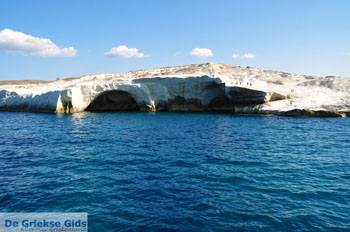 Sarakiniko Milos | Cycladen Griekenland | Foto 2 - Foto van https://www.grieksegids.nl/fotos/milos/normaal/sarakiniko-002.jpg