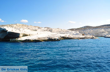 Sarakiniko Milos | Cycladen Griekenland | Foto 3 - Foto van https://www.grieksegids.nl/fotos/milos/normaal/sarakiniko-003.jpg