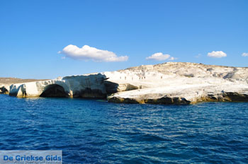 Sarakiniko Milos | Cycladen Griekenland | Foto 5 - Foto van https://www.grieksegids.nl/fotos/milos/normaal/sarakiniko-005.jpg