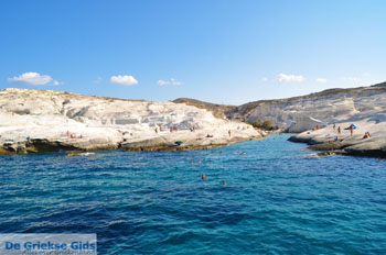 Sarakiniko Milos | Cycladen Griekenland | Foto 8 - Foto van https://www.grieksegids.nl/fotos/milos/normaal/sarakiniko-008.jpg