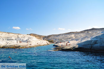 Sarakiniko Milos | Cycladen Griekenland | Foto 11 - Foto van https://www.grieksegids.nl/fotos/milos/normaal/sarakiniko-011.jpg