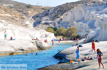 Sarakiniko Milos | Cycladen Griekenland | Foto 14 - Foto van https://www.grieksegids.nl/fotos/milos/normaal/sarakiniko-014.jpg